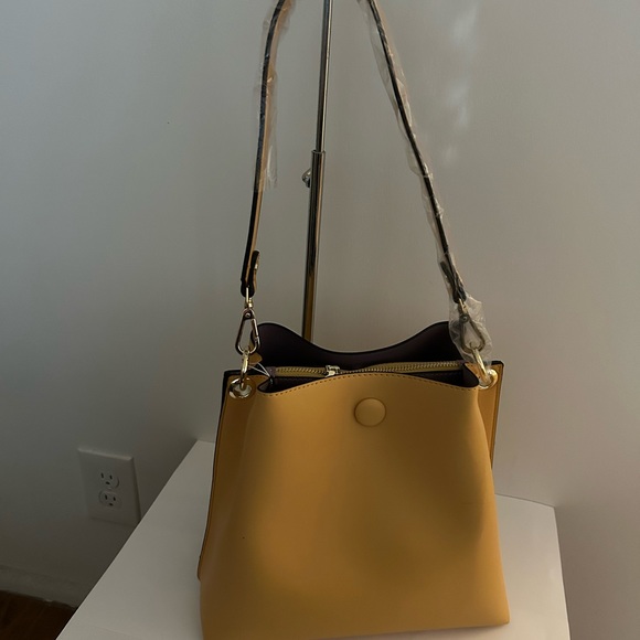 Hip shoulder bag with bonus coin wallet - Picture 2 of 9